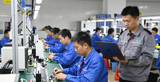 东莞工厂用机器人生产，新佰人机器工人解决招工难自动化贵问题