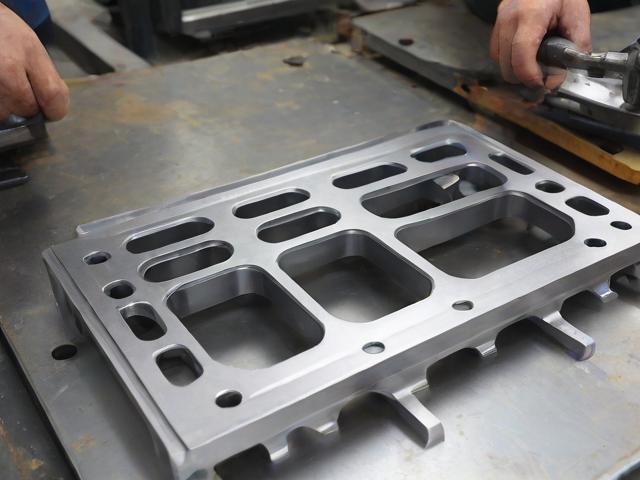 汽车冲压件模具制造:(汽车模具冲压工艺流程)